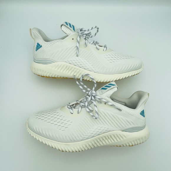 New Woman’s Adidas AlphaBounce Size 10 - Picture 6 of 12